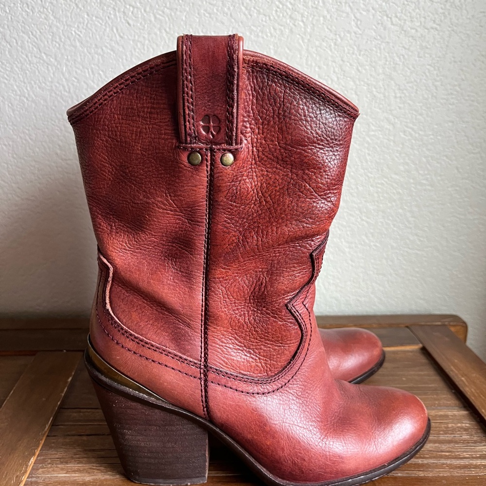 Vintage Lucky Women's Red Leather Western Ankle Boots - Picture 4 of 7